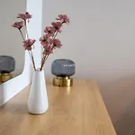 Cozy Cityscape Blush Pink, Cozy Modern Apartamento *