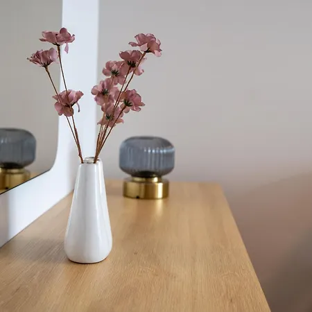 Cityscape Blush Pink, Cozy Modern Apartment *